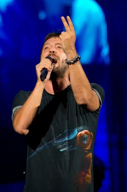 Cremonini, canlı arena'gerçekleştirir