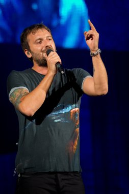 Cremonini, canlı arena'gerçekleştirir