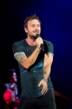 Cremonini, canlı arena'gerçekleştirir