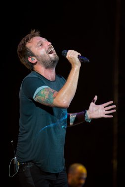 Cremonini, canlı arena'gerçekleştirir
