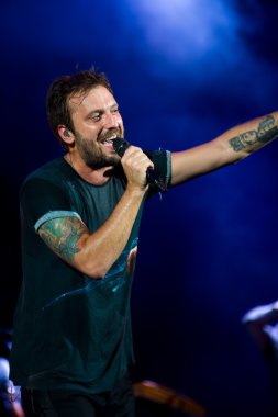Cremonini, canlı arena'gerçekleştirir
