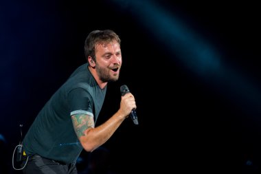 Cremonini, canlı arena'gerçekleştirir