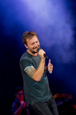 Cremonini, canlı arena'gerçekleştirir