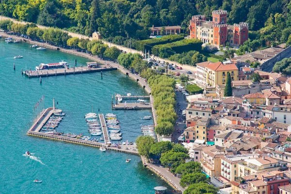 garda Gölü'nden tepede Panorama görüş
