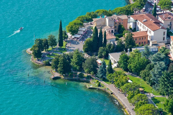 Vista panoramica sul Lago di Garda dall'alto della collina — Foto Stock