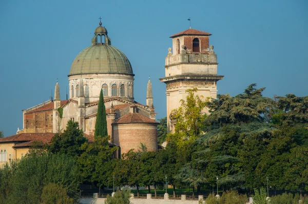 Church San Giorgio by the Adige river, Verona Italy — Stock Photo, Image