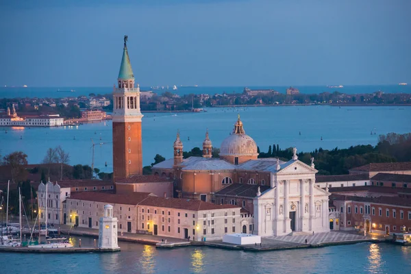 Laguna veneciana con barcos y vista aérea de San Giorgio Maggiore —  Fotos de Stock