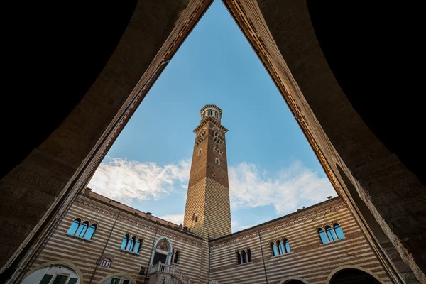 Lamberti kule, verona, İtalya — Stok fotoğraf