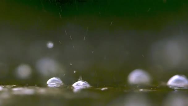 Zware Regenval Het Meer Slow Motion — Stockvideo
