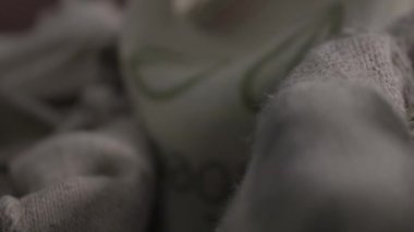 Kürekle kızarmadan önce çiğ kahve çekirdeğinin kalitesini test etmek