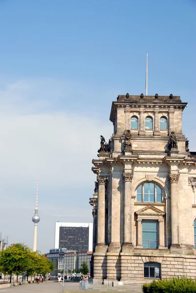 Reichstag, Blick auf Fernsehturm — Stockfoto