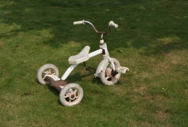 eski üç tekerlekli bisiklet
