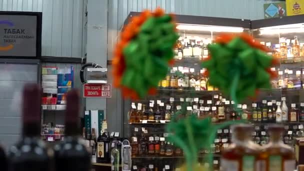 Bevande Alcoliche Che Vendono Scaffali Nel Supermercato Dettaglio Bevande Alcoliche — Video Stock