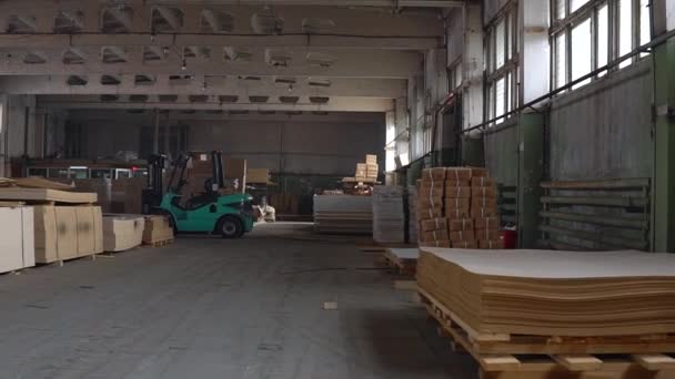 Bouwmateriaal Magazijn Opslag Vol Bouwmaterialen Multiplex Pallets Levering Heftruck Logistieke — Stockvideo