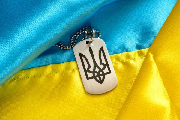 Ukrainska Soldat Armé Dogtag Bakgrunden Den Ukrainska Flaggan Landssymbol Platt — Stockfoto