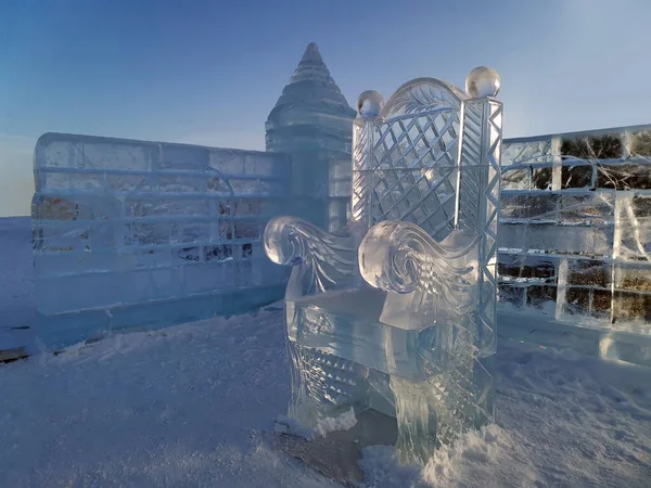 ロシア モスクワ地方 2021年12月 パトリオット パークの氷像 氷の玉座 晴れた冬の日 ストック写真