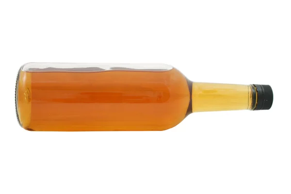 Beyaz bir arka plan üzerinde izole bir jenerik viski şişesi — Stok fotoğraf