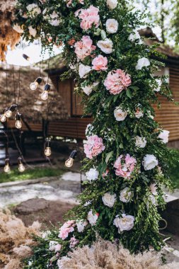 Parktaki güzel düğün süsleri.