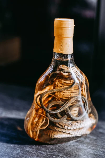 Konserverte Slanger Flasken Fra Innsamling – stockfoto