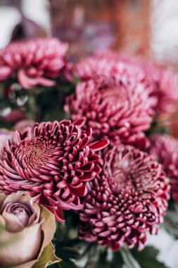 Buketler için bir sürü renkli çiçek