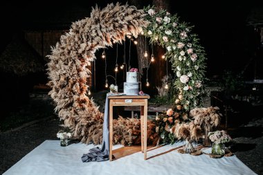 Güzel düğün pastası töreni