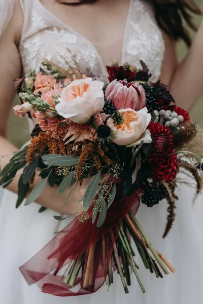 Elegant Wedding Bouquet Rustic Style Dark Flowers — Stock Photo, Image