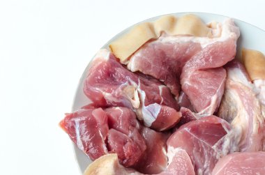 beyaz zemin üzerinde domuz