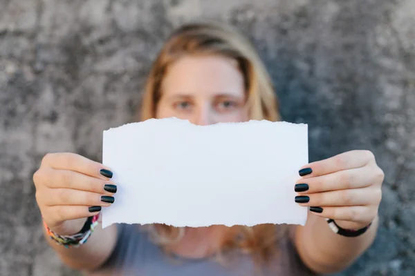 Teenage girl holding sheet of paper — Stock Photo, Image
