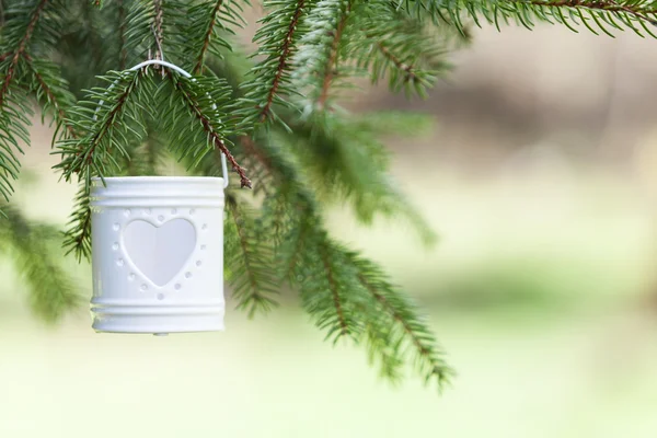 Lanterne blanche avec un coeur — Photo