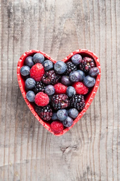 Cuore di frutta rossa — Foto Stock