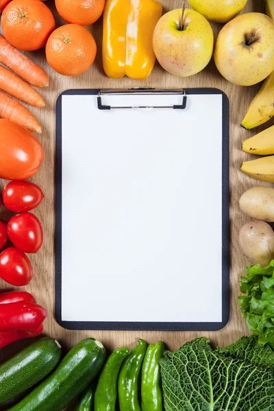 Notebook and vegetables — Stock Photo, Image