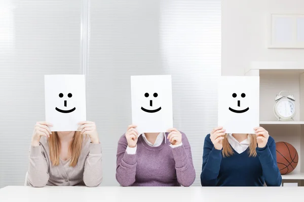 Smile holding öğrenci