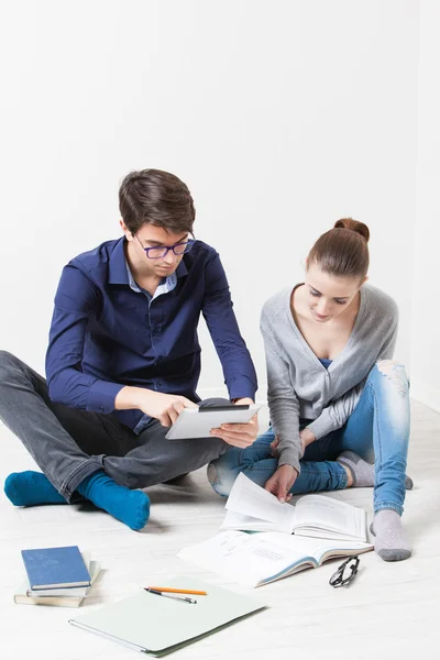 Studenters lärande tillsammans — Stockfoto