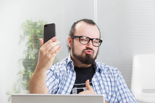 Nerd becomes a selfie — Stock Photo, Image