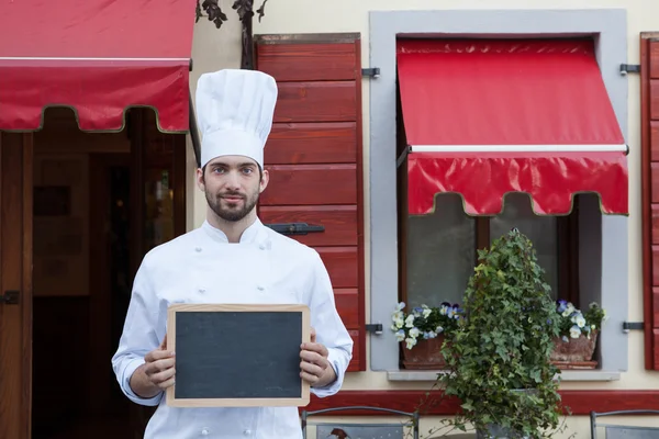 Chef-kok man met schoolbord menu — Stockfoto