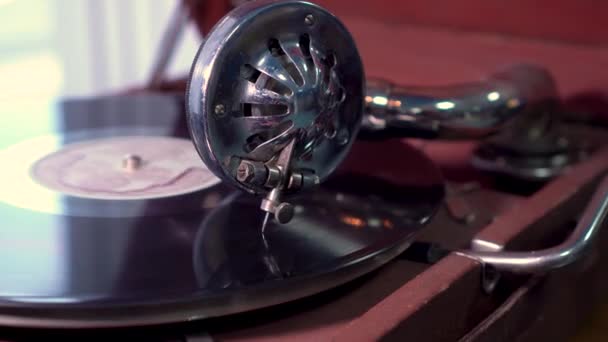 Tête Gramophone Avec Une Aiguille Métal Glisse Sur Disque Vinyle — Video