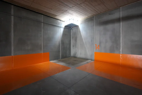 renkli yeraltı otoparkı