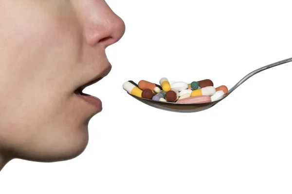 Einnahme von Medikamentenlöffel mit Tabletten Kapseln Tabletten auf weiß — Stockfoto