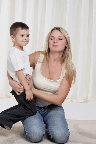 Mom playing with young son — Stock Photo, Image