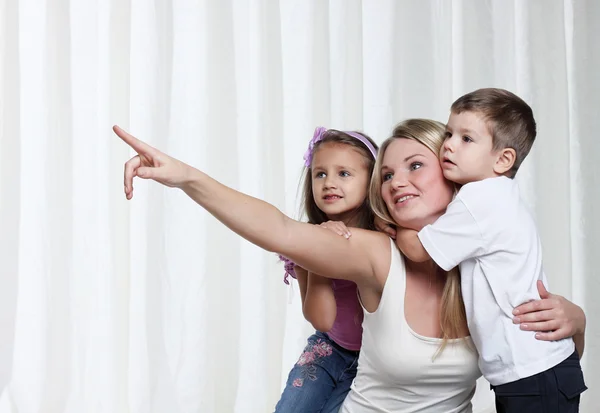 Mom playing with young children — Stock Photo, Image