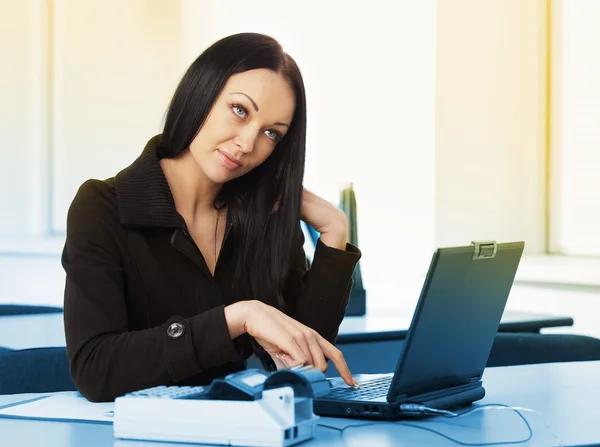 Young business woman at work — Stock Photo, Image