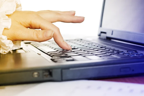 Female hands working on laptop — Stock Photo, Image