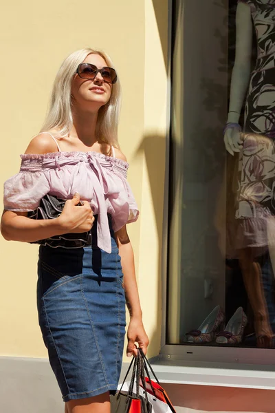Young woman at the shopping — Stock Photo, Image