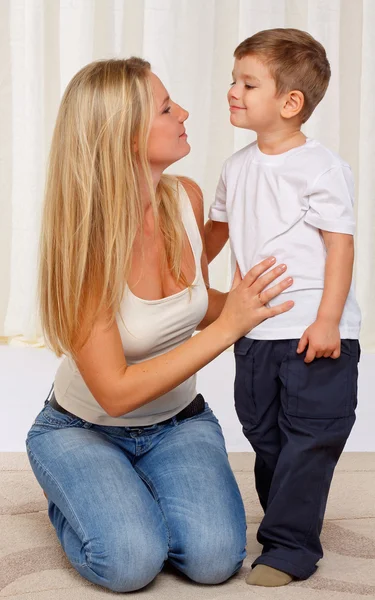 Mom playing with young son — Stock Photo, Image