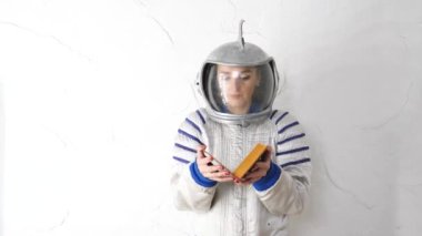 Astronot kılık kız