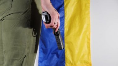 Ukrayna 'daki savaşla ilişkili bir kız.