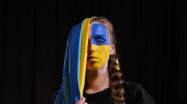Ukrayna 'daki savaşla ilişkili bir kız.