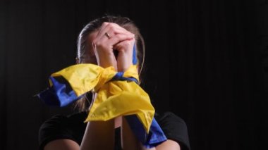 Ukrayna 'daki savaşla ilişkili bir kız.