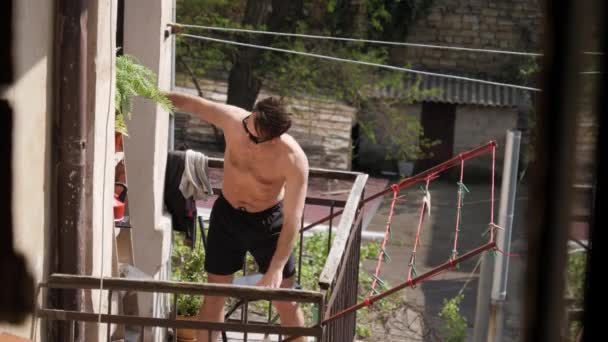 Man sunbathing on the balcony — Αρχείο Βίντεο