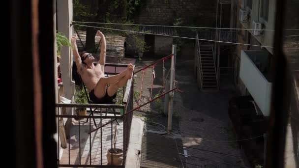 Man sunbathing on the balcony — Stock Video